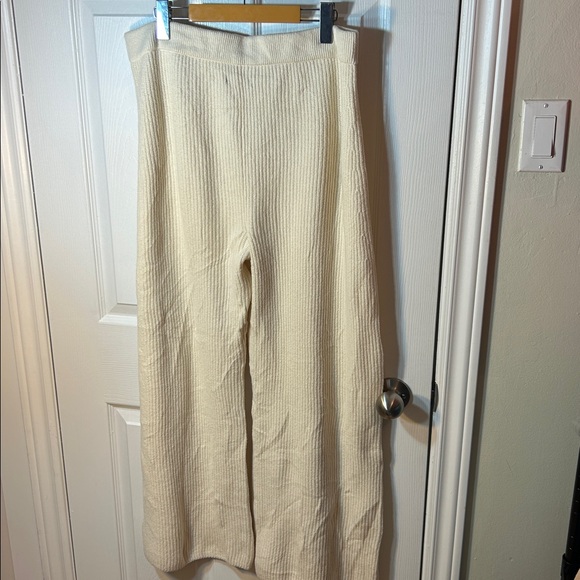 Gap CashSoft Cable-Knit Sweater Pants size Large cream beige relaxed fit - Picture 8 of 10